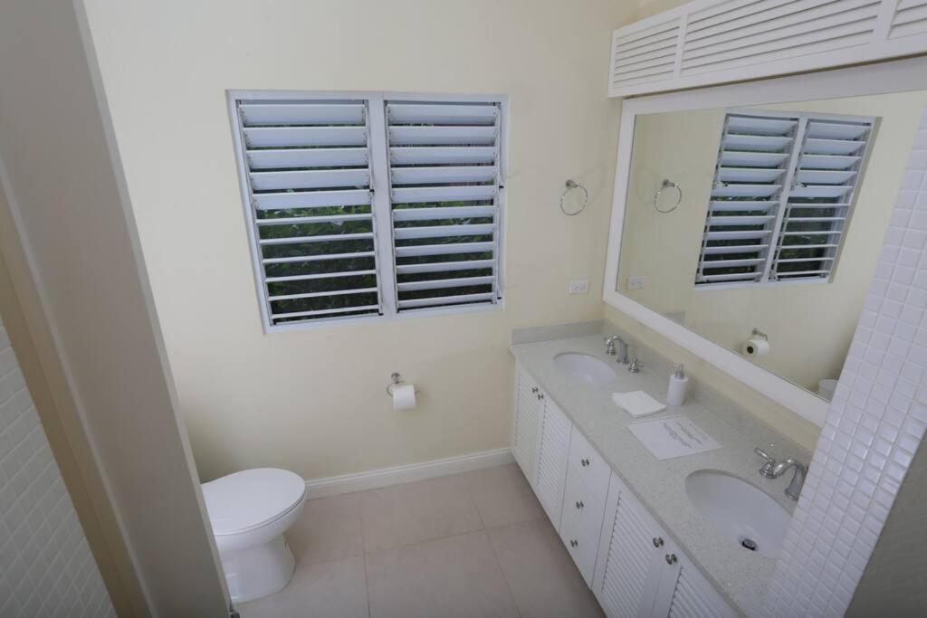 Richmond - Heroes Villa, Ac, Security, Access To Pool, Playground & Private Beach - Welcome Breakfast Basket Bagian luar foto