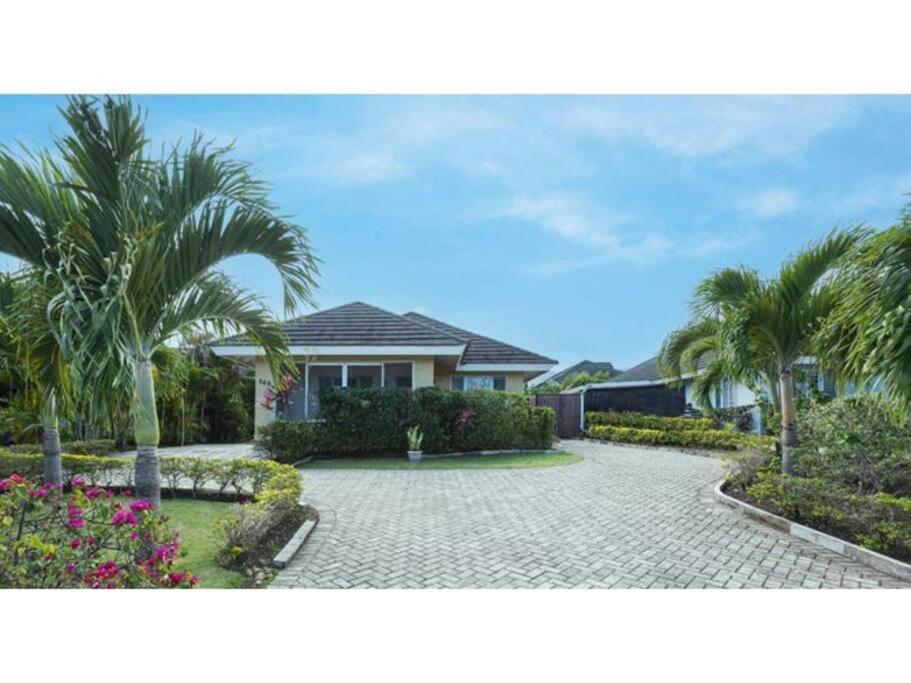 Richmond - Heroes Villa, Ac, Security, Access To Pool, Playground & Private Beach - Welcome Breakfast Basket Bagian luar foto