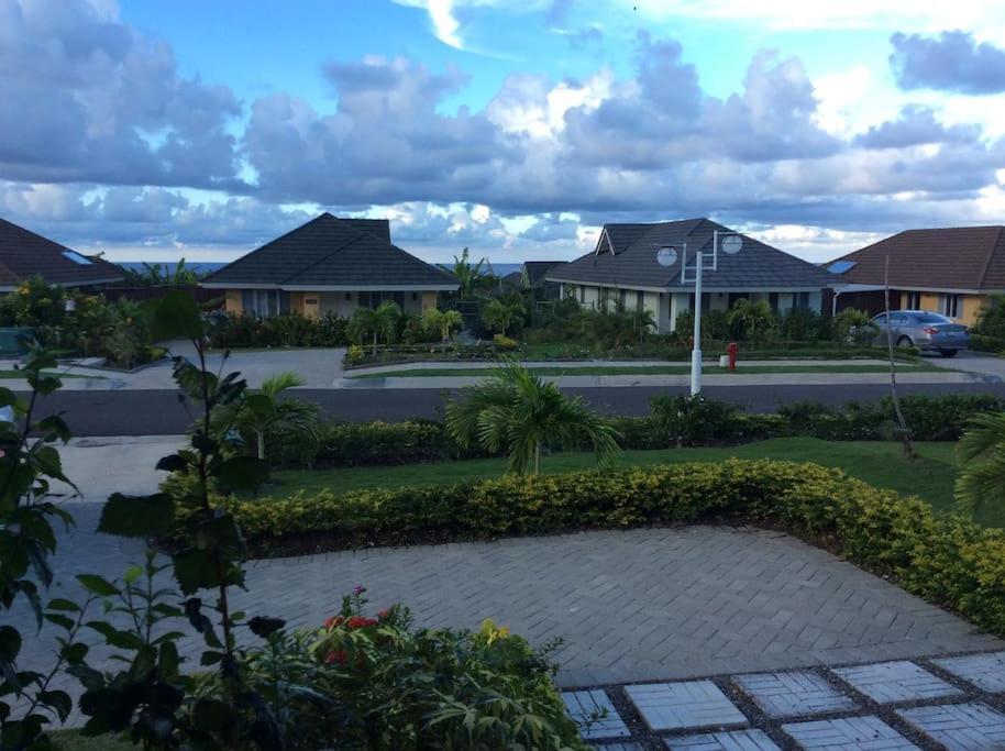 Richmond - Heroes Villa, Ac, Security, Access To Pool, Playground & Private Beach - Welcome Breakfast Basket Bagian luar foto